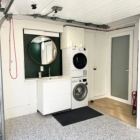 Large Quiet Whole House Near Historic Centre גנט