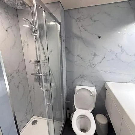 Large Quiet Whole House Near Historic Centre Γάνδη